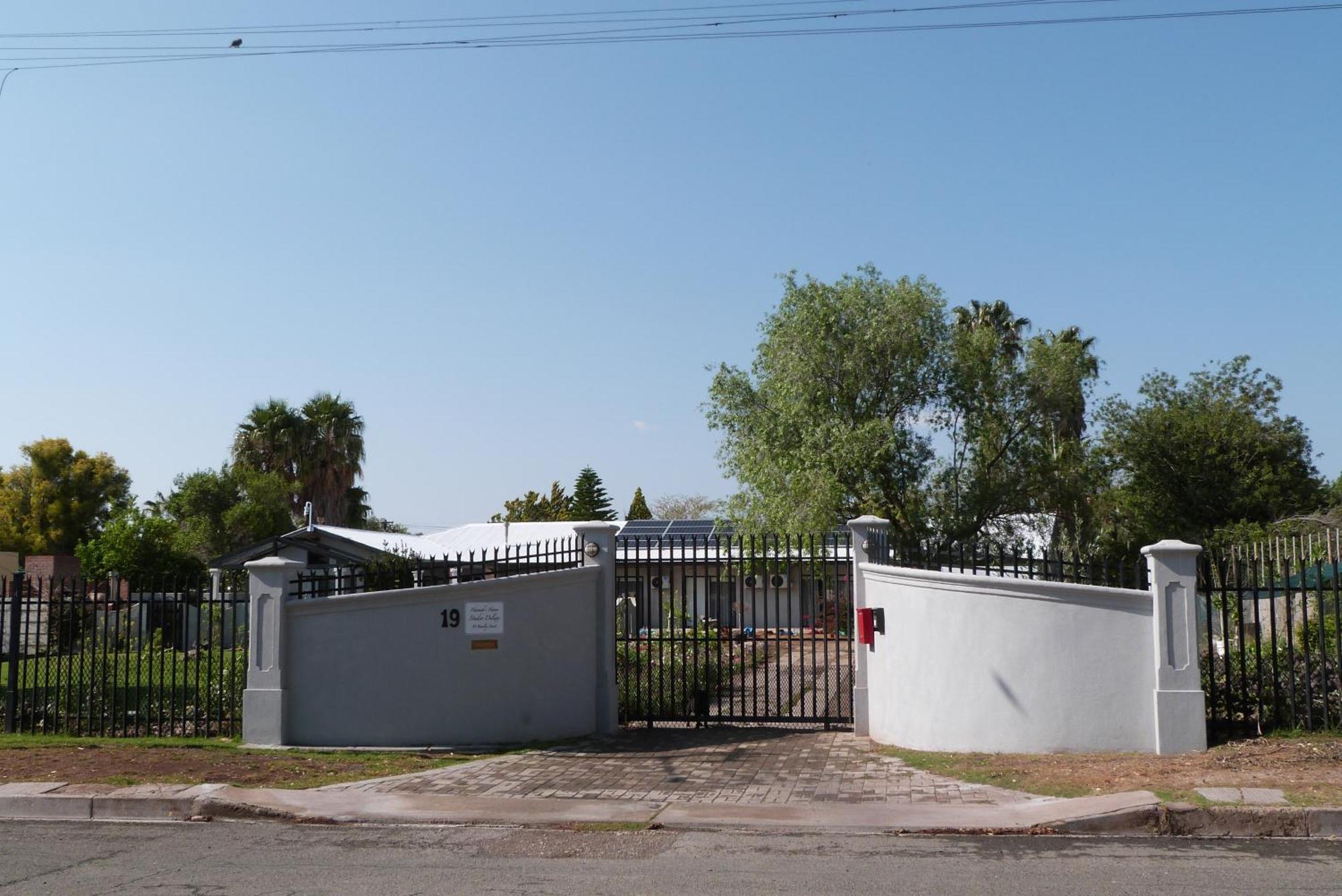 Apartamento Hannah'S Haven Studio Deluxe - No Loadshedding Beaufort West Exterior foto